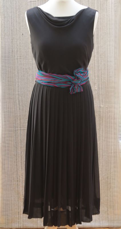 Marilyn Anselm for Hobbs black silk pleated skirt dress Size 12