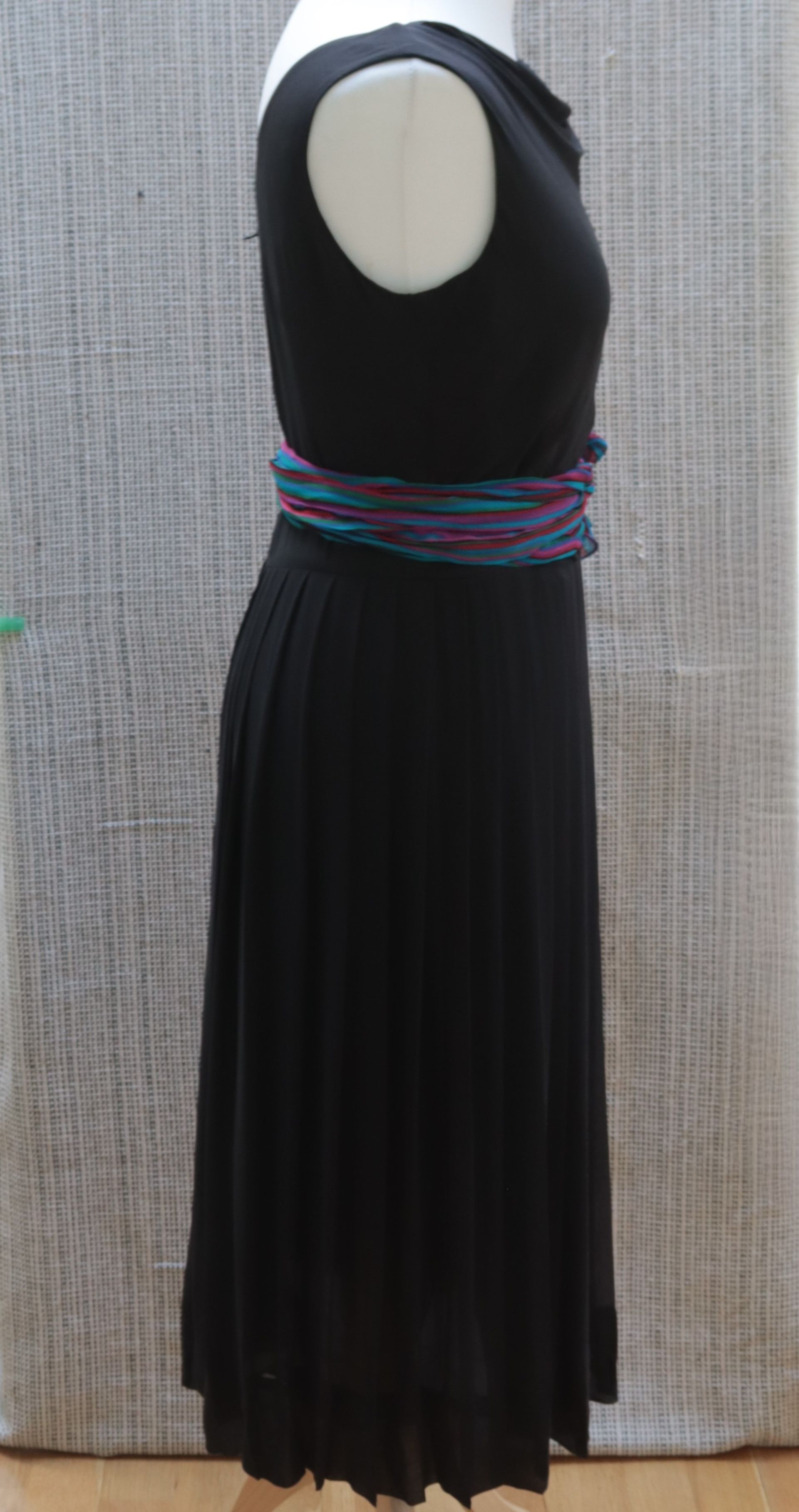 Marilyn Anselm for Hobbs black silk pleated skirt dress Size 12