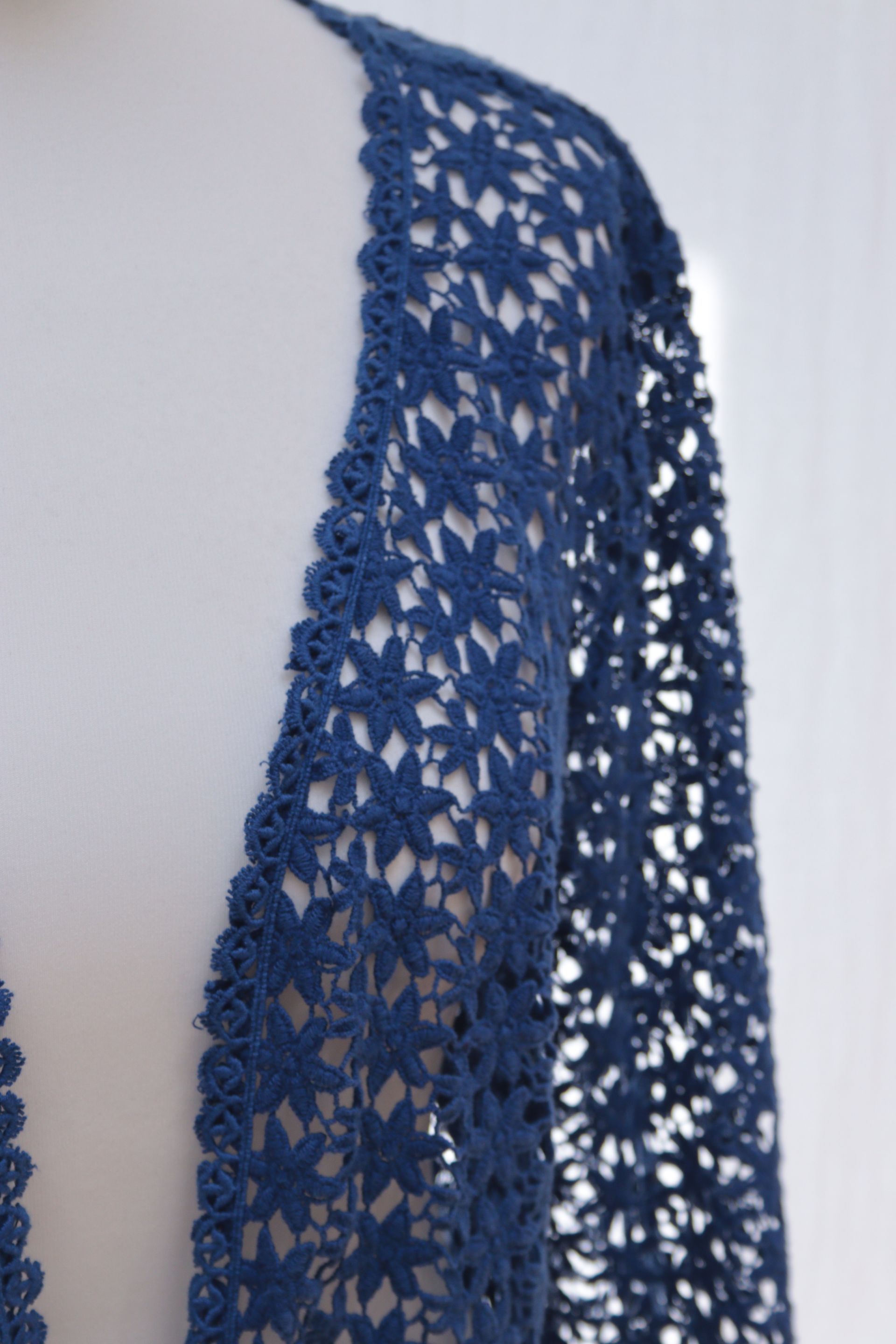 Almost Famous blue flower pattern crochet cardigan Size 12