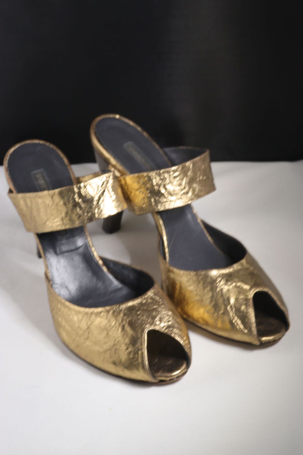 Pied à Terre gold cracked-leather peep-toe mules Size 39 UK 6