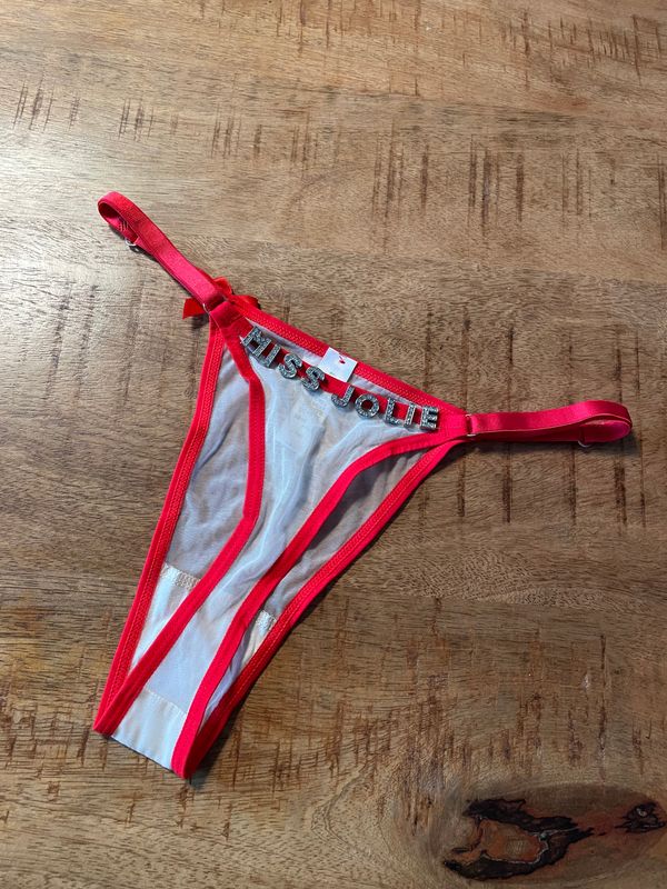 Rode string doorschijnend