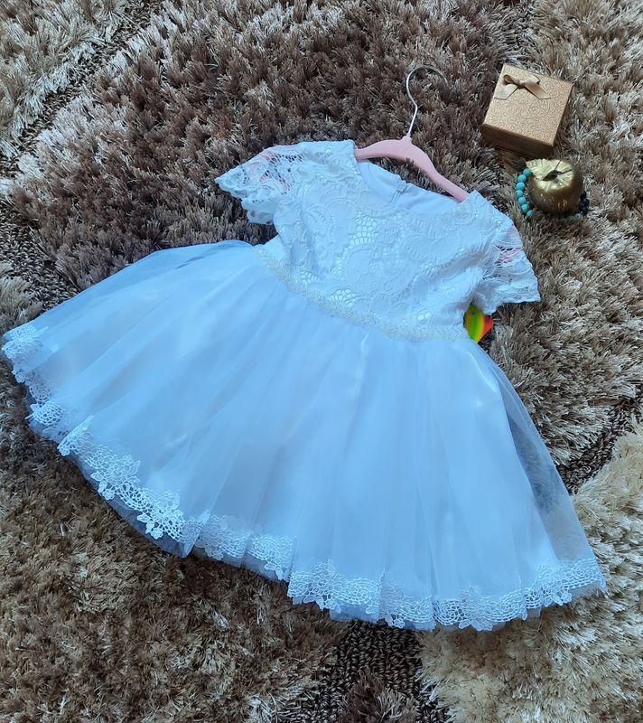 Sukienka do chrztu z krótkim rękawem