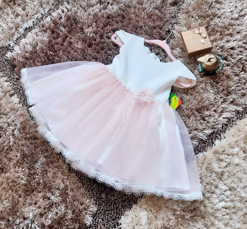 Sukienka do chrztu z krótkim rękawem