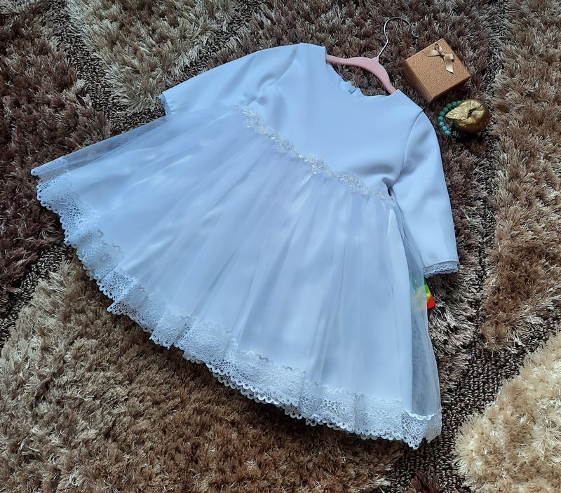 Sukienka do chrztu biała z długim rękawem