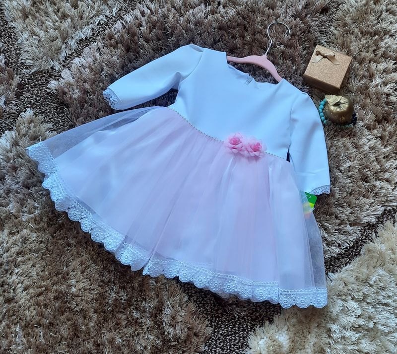 Sukienka do chrztu z długim rękawem