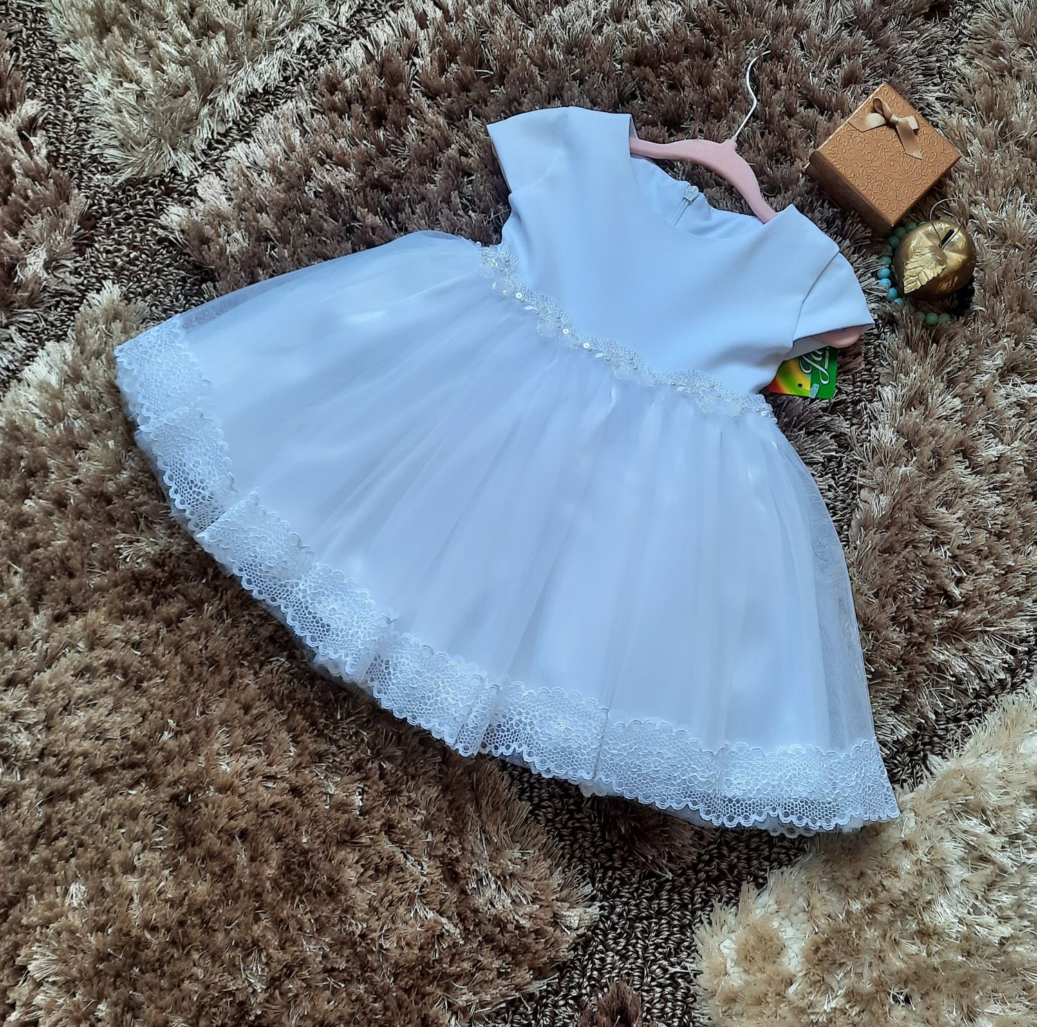 Sukienka do chrztu biała z krótkim rękawem