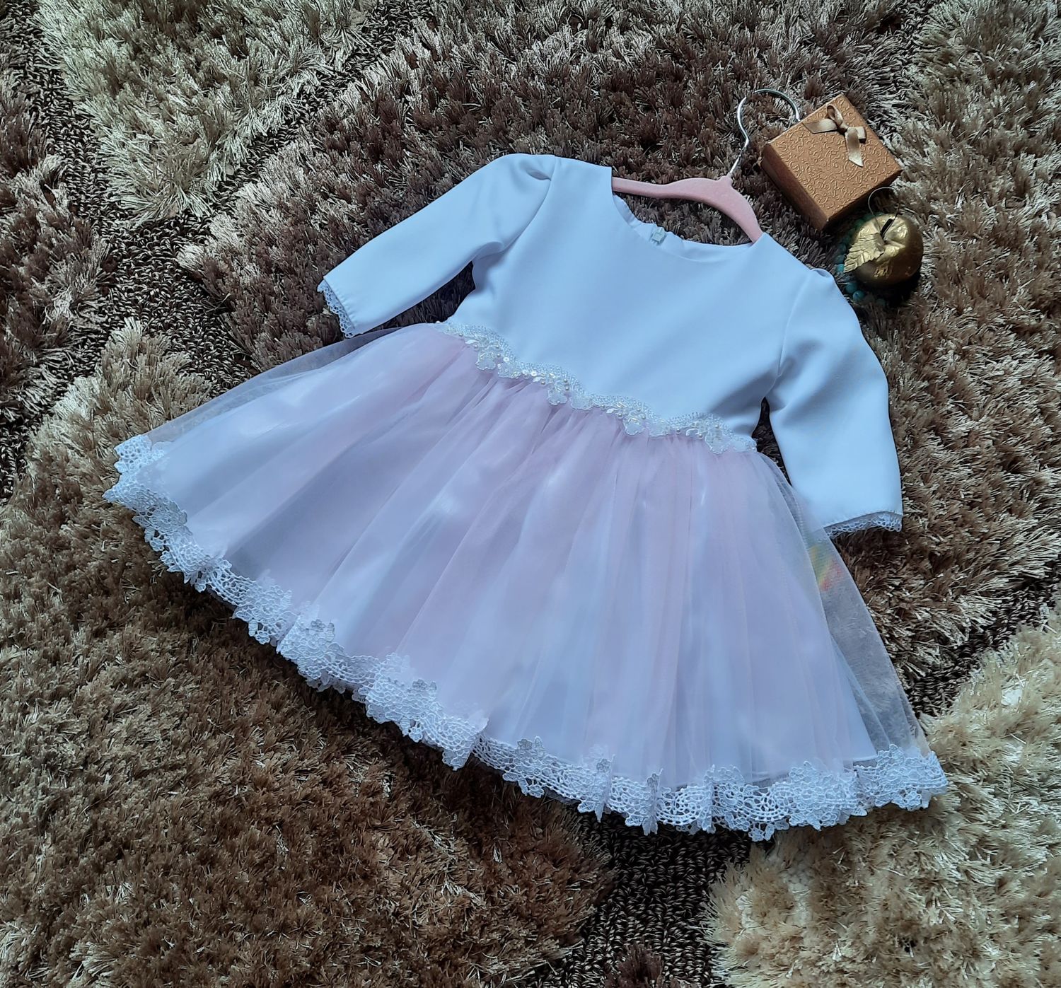 Sukienka do chrztu z długim rękawem