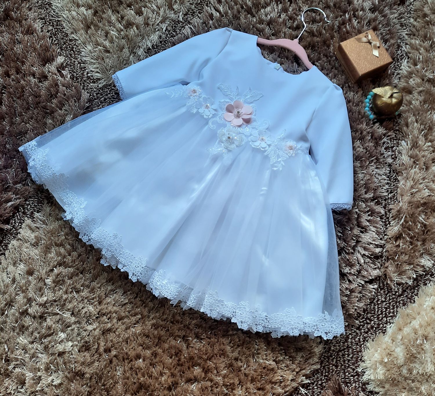 Sukienka do chrztu biała z długim rękawem