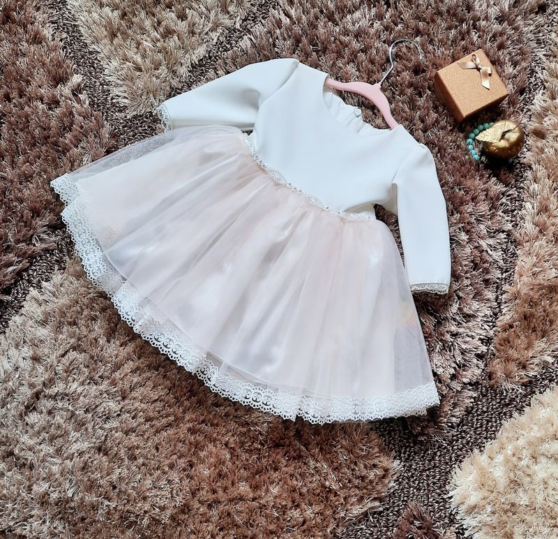 Sukienka do chrztu z długim rękawem