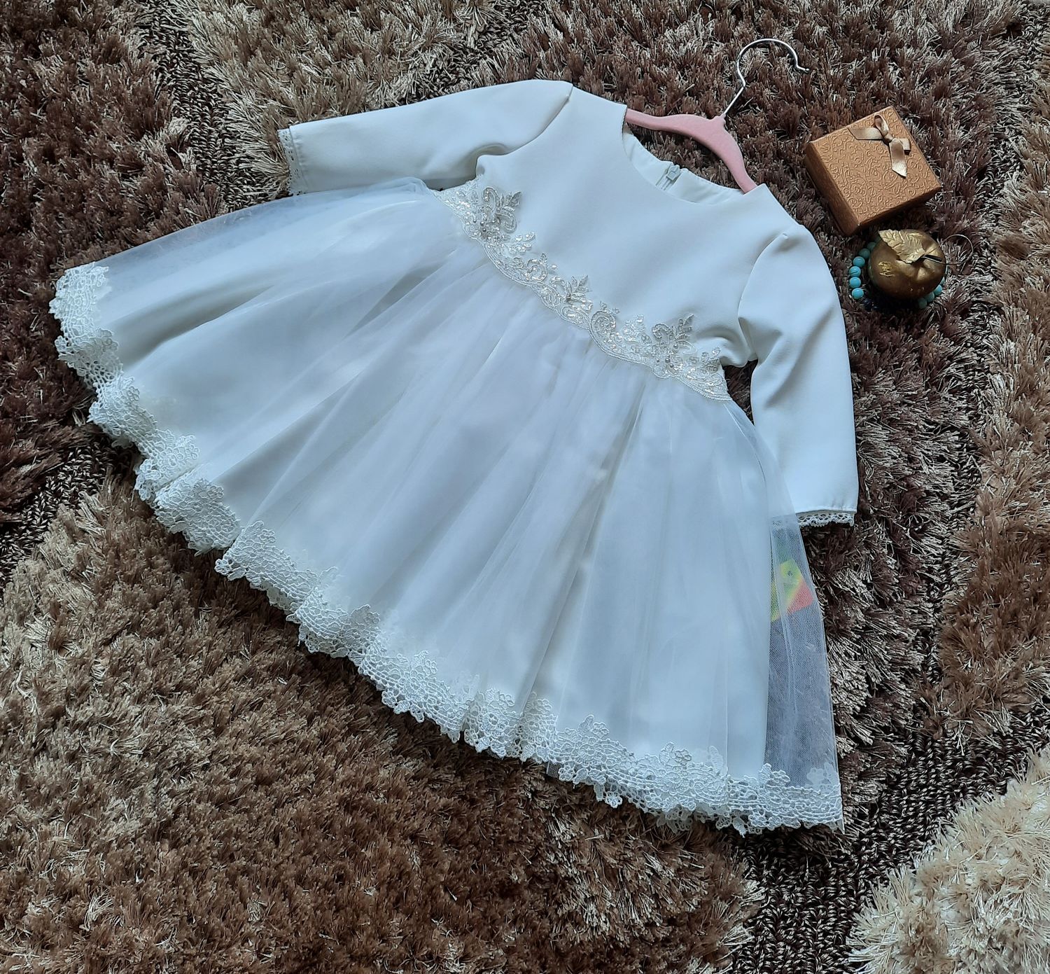 Sukienka do chrztu z długim rękawem