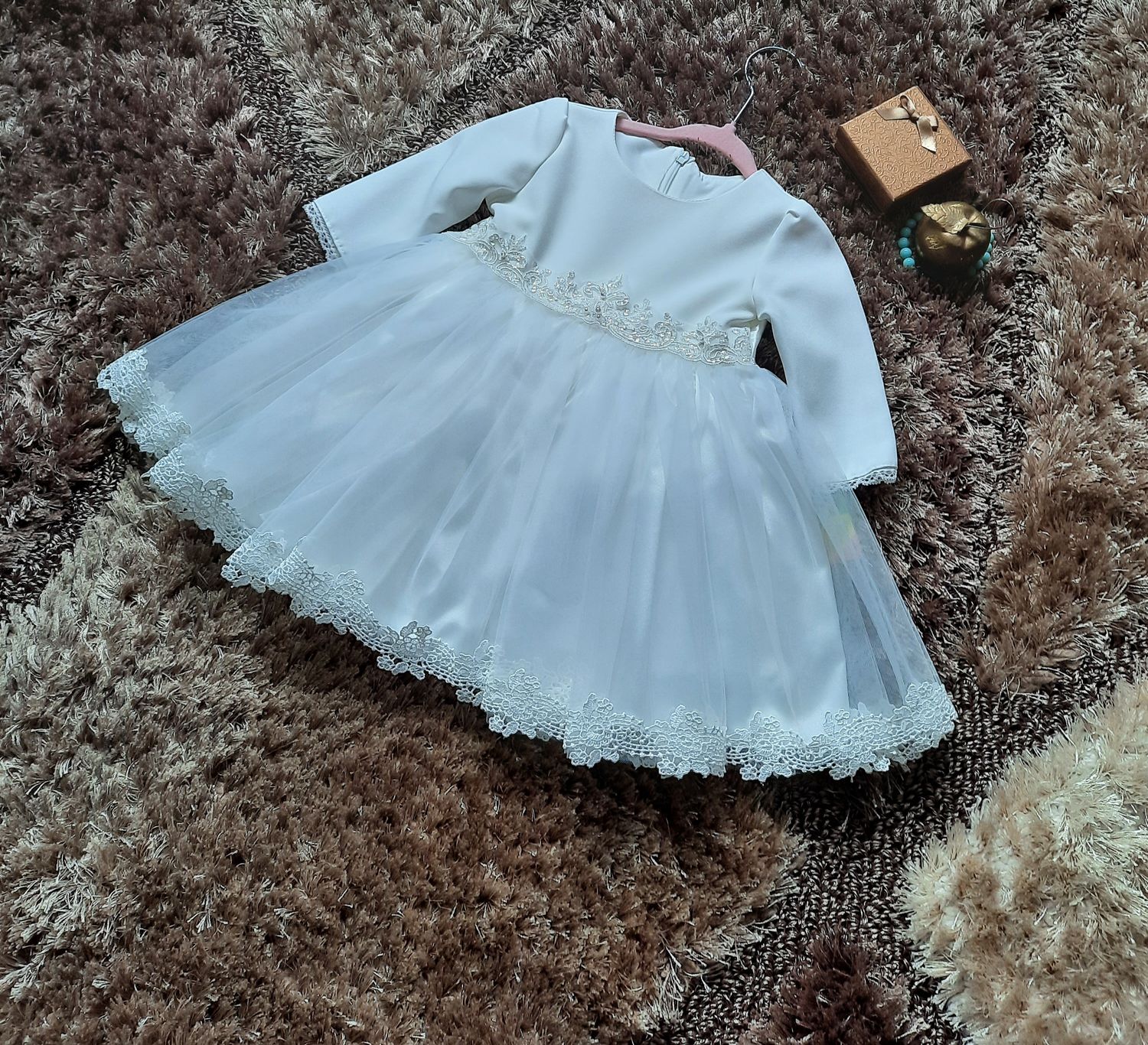 Sukienka do chrztu z długim rękawem