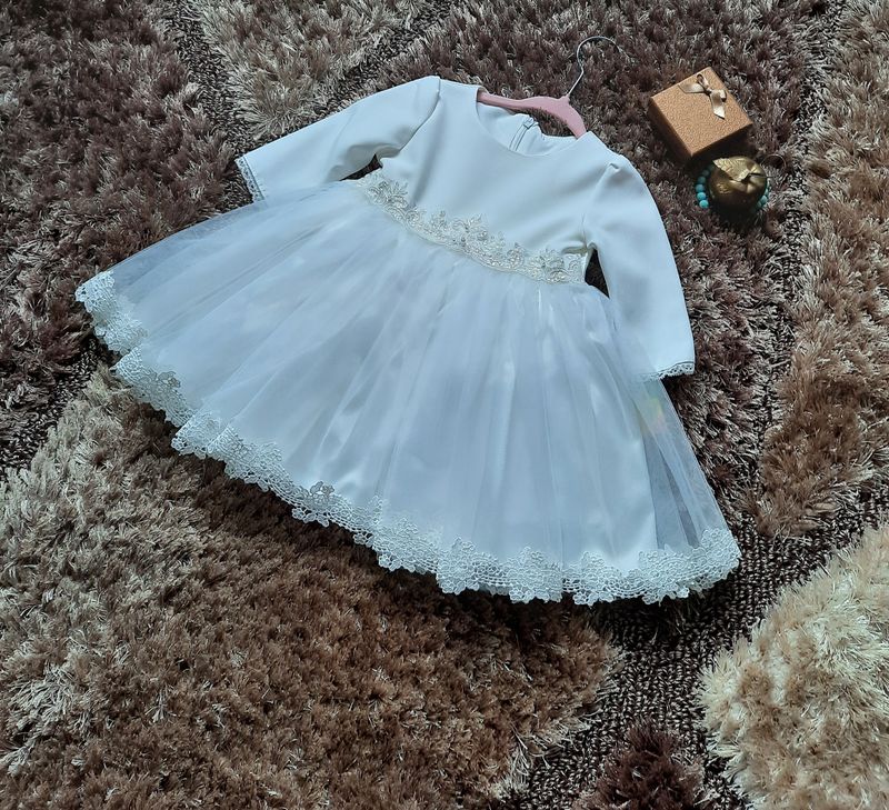 Sukienka do chrztu z długim rękawem