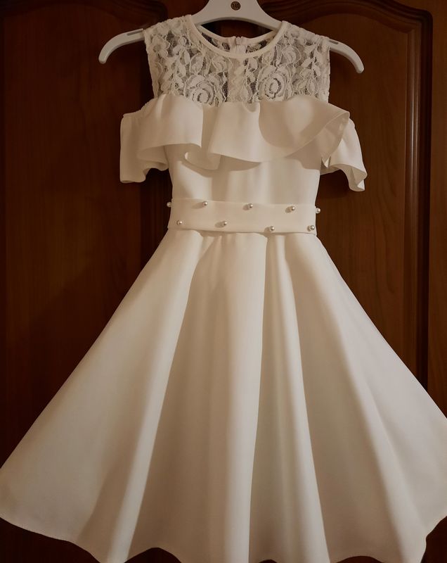 Biała sukienka wizytowa dla dziewczynki