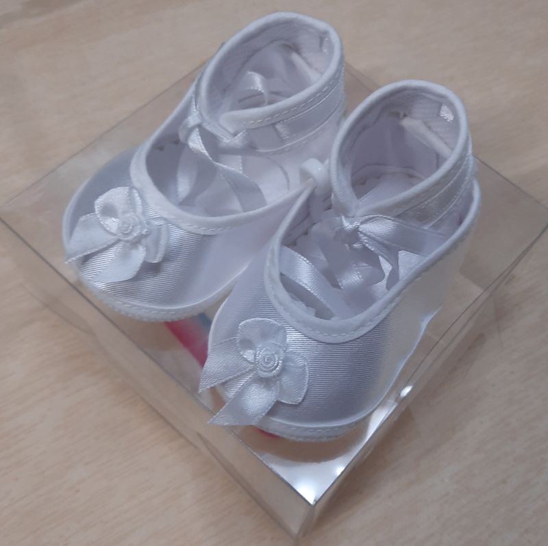 Buty białe do chrztu dla dziewczynki