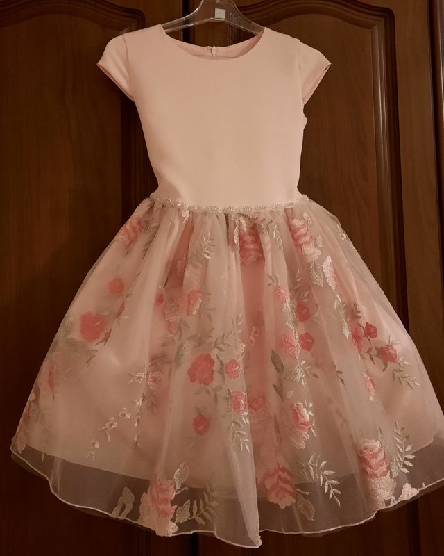 Tiulowa sukienka dla dziewczynki na wesele z krótkim rękawem
