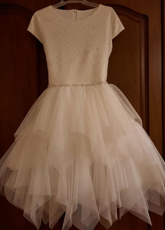 Tiulowa sukienka dla dziewczynki na wesele z krótkim rękawem