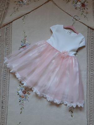Tiulowa sukienka dla dziewczynki na wesele z krótkim rękawem