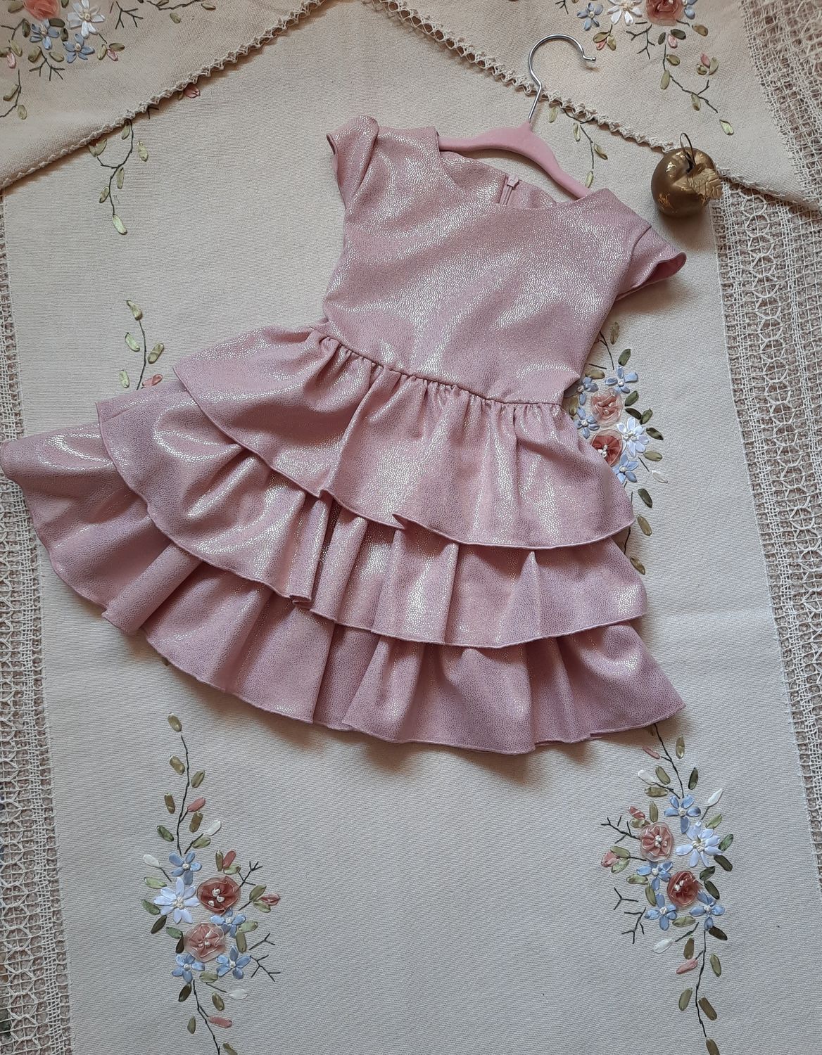 Sukienka wizytowa z krótkim rękawem dla dziewczynki na wesele w kolorze łososiowym