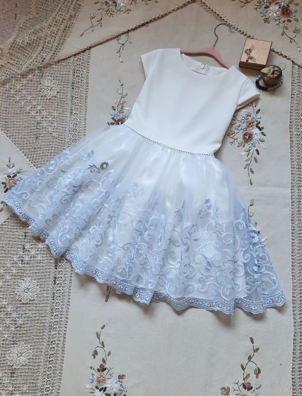 Tiulowa sukienka dla dziewczynki na wesele z krótkim rękawem