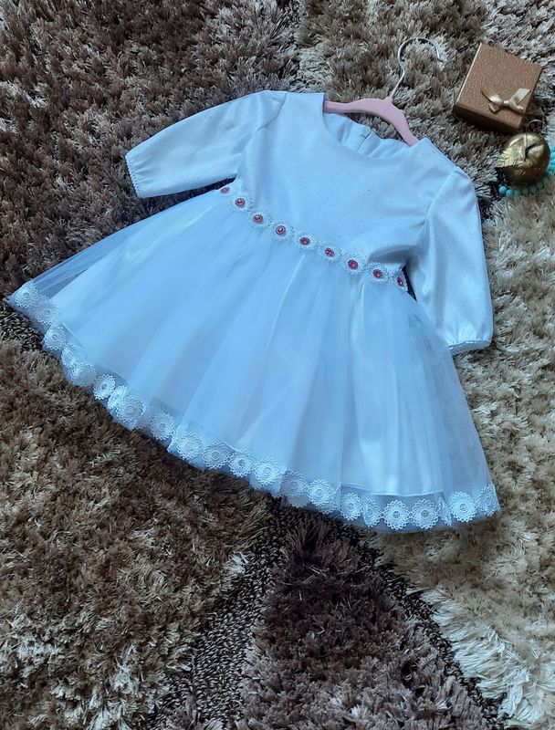 Sukienka z tiulu do chrztu dla dziewczynki