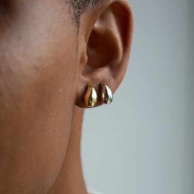 STUD EARRING