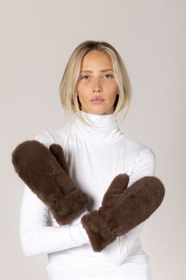 LYLA &amp; LUXE FAUX FUR MITTEN