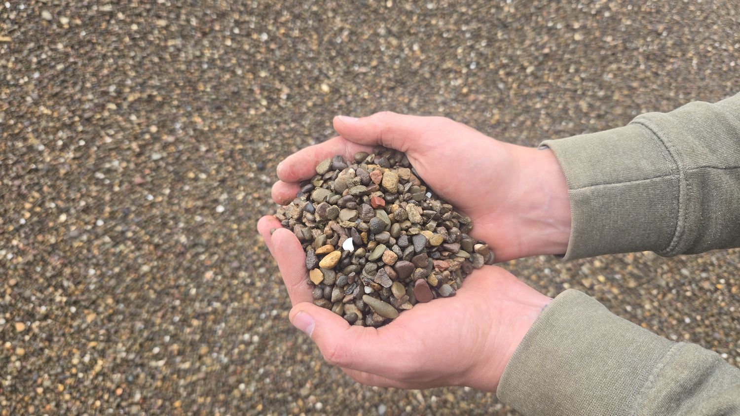 Tan Multi Color River Rock  (3/8")