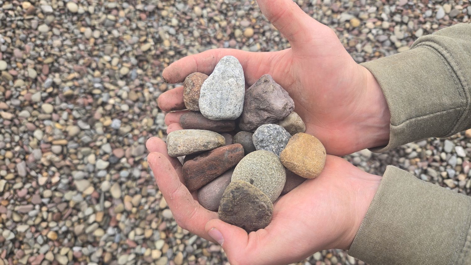 Dark Gray Multi Color River Rock (3/4")