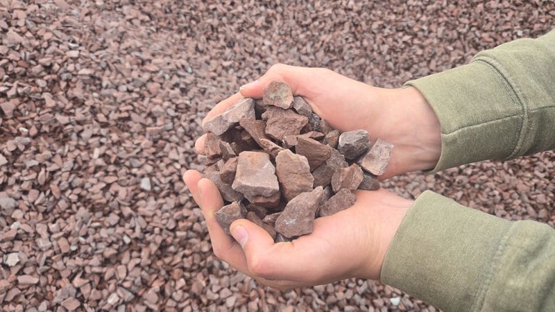 Red Chipped 3/4" (2B)