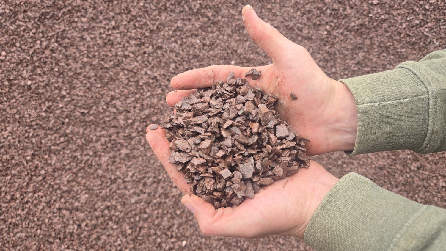 Red Chipped 3/8" (1B)