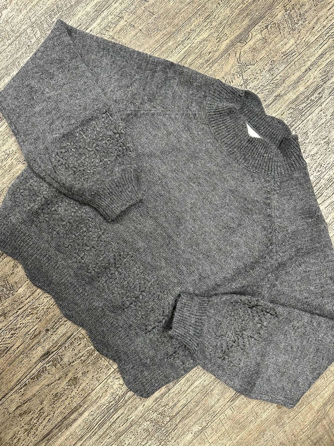 Scallopped, Size: SMALL