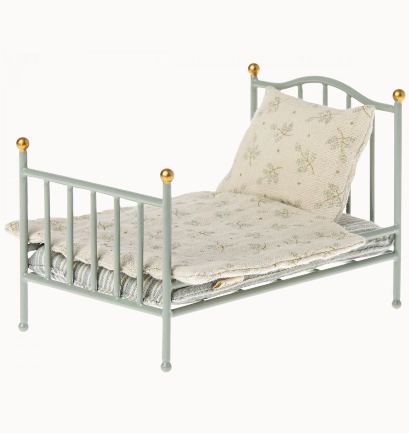 vintage bed, mouse- mint
