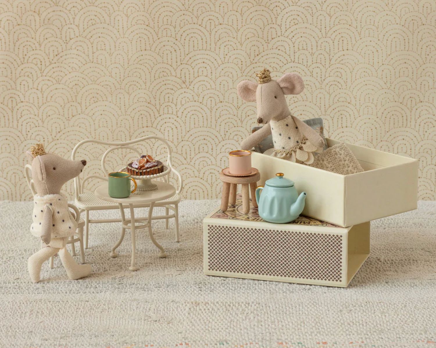 royal twins mice, little sister and brother in box