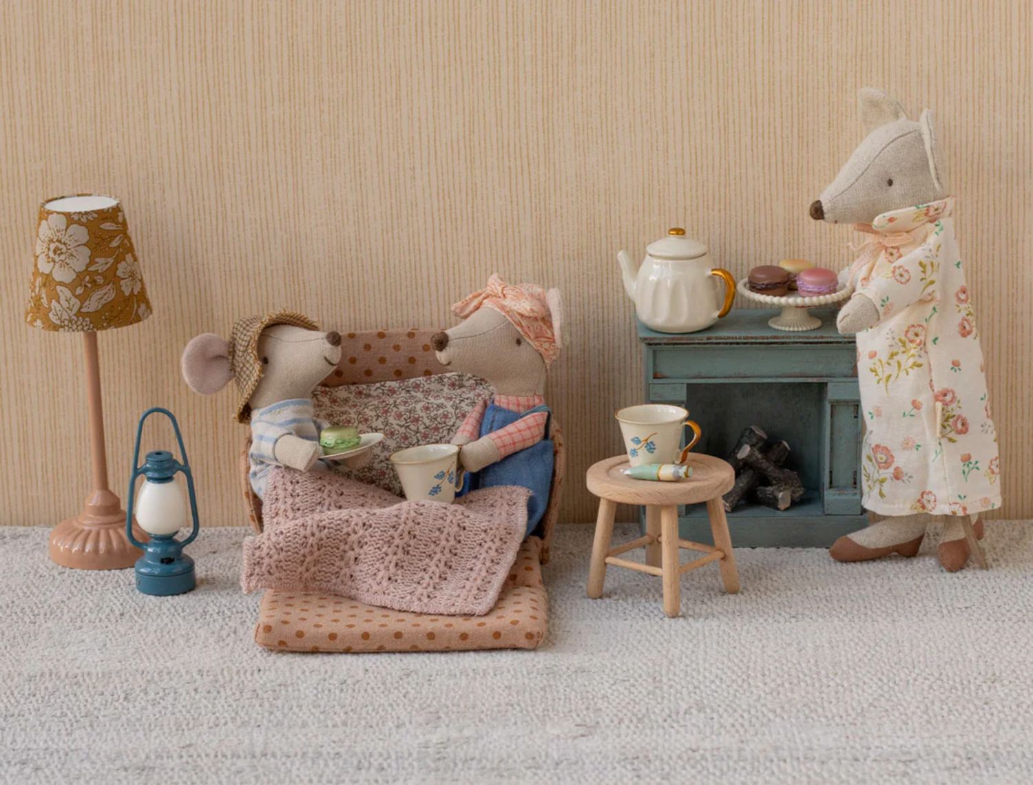 sofa bed, mouse- dots