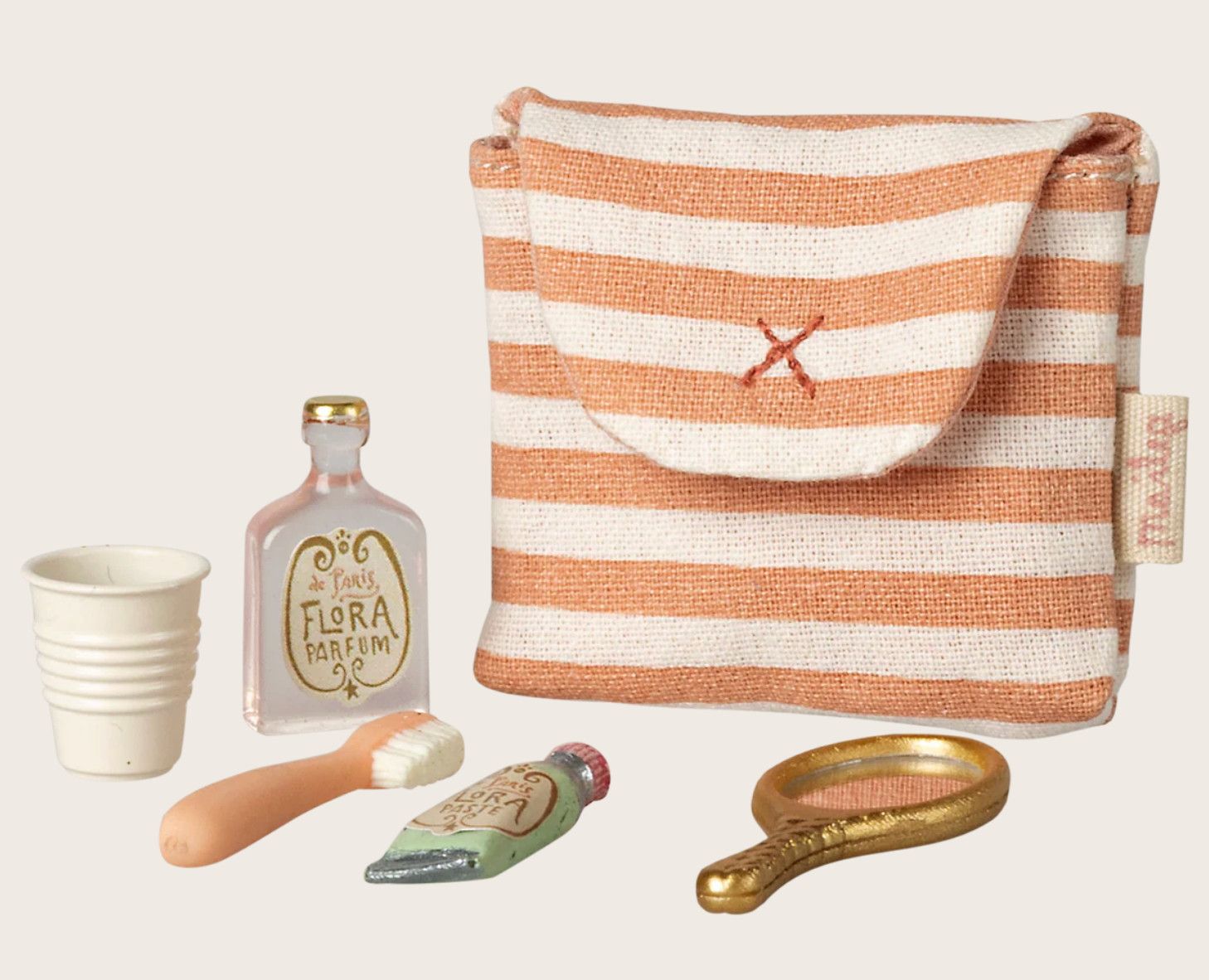 toothbrush set in bag, mouse- coral