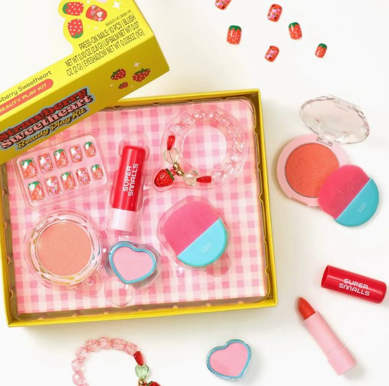 strawberry sweetheart beauty play kit
