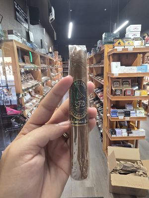 La Flor Dominicana Andalusian Bull SINGLE