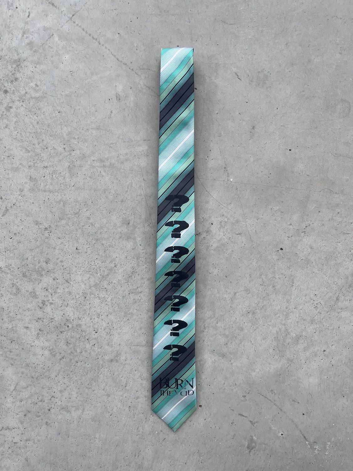 Cravate custom « ?????? »