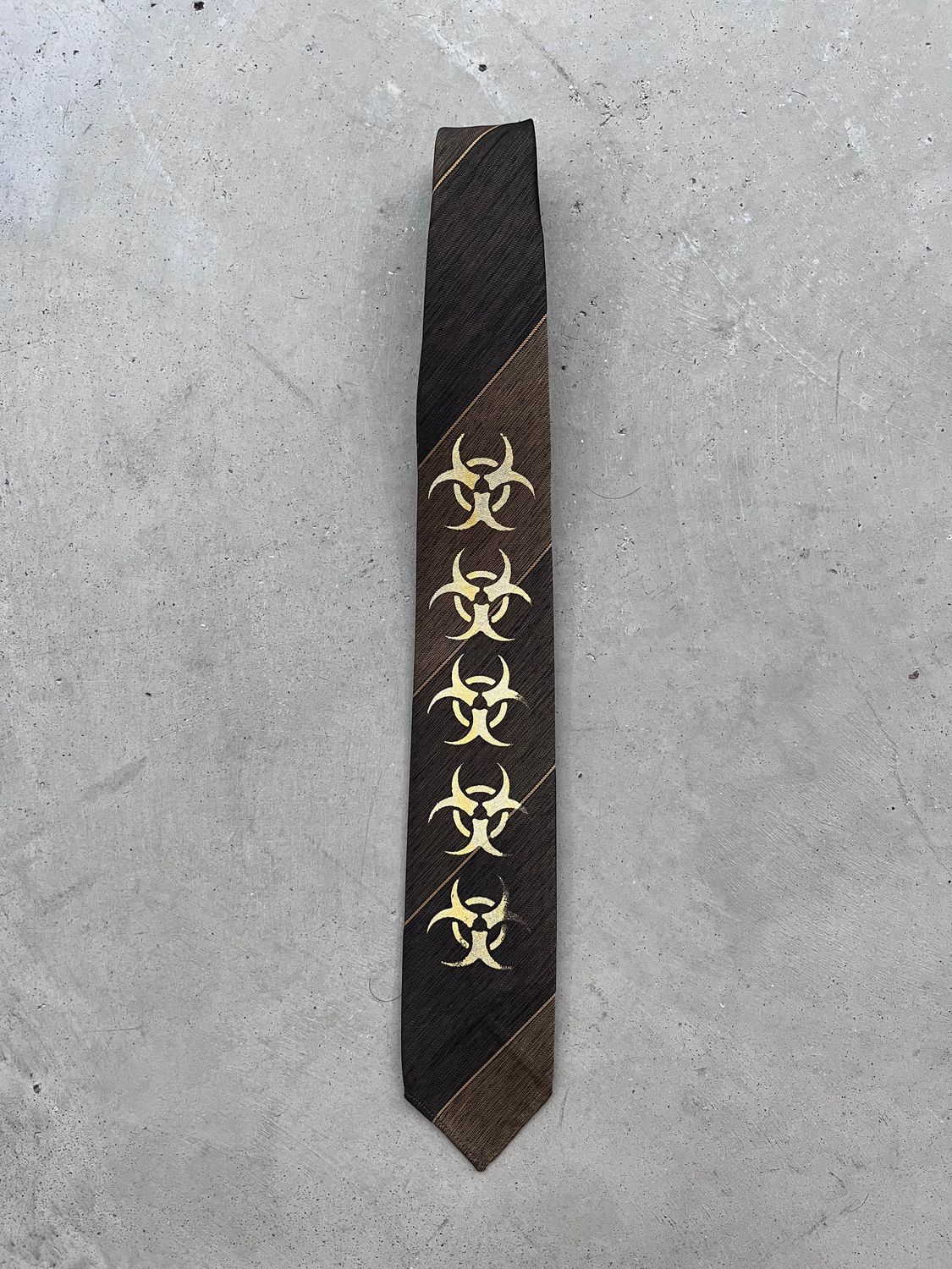 Cravate custom « BIOHAZARD »