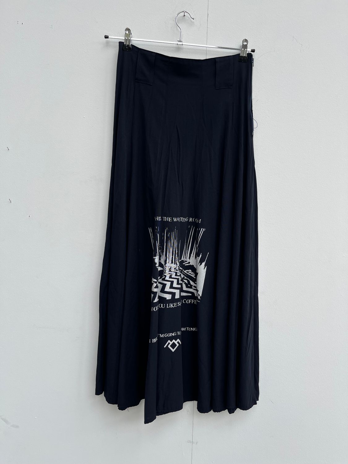 Navy Long Skirt « WAITING ROOM »