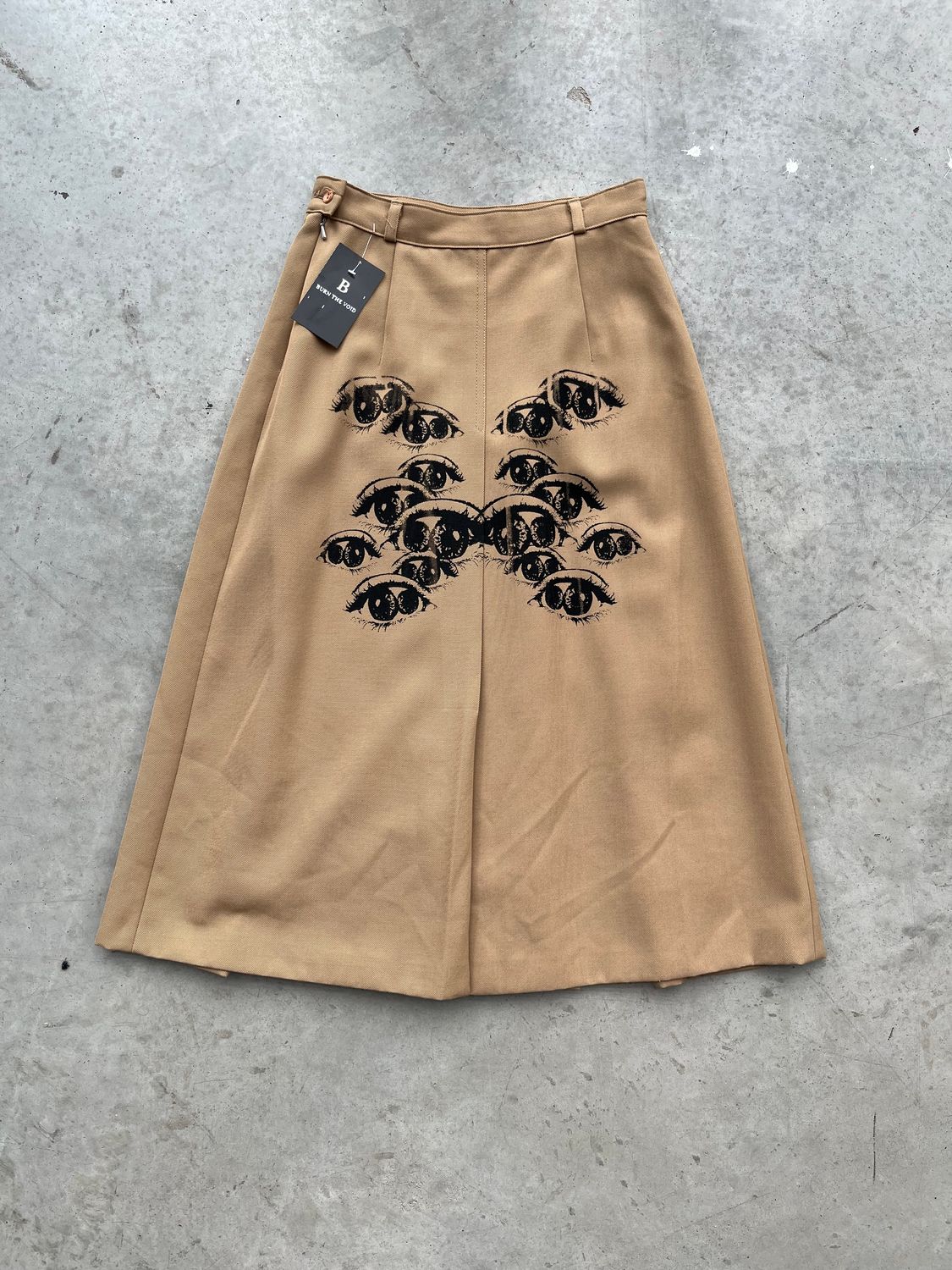 Beige Pleated Skirt « THOUSAND EYES »