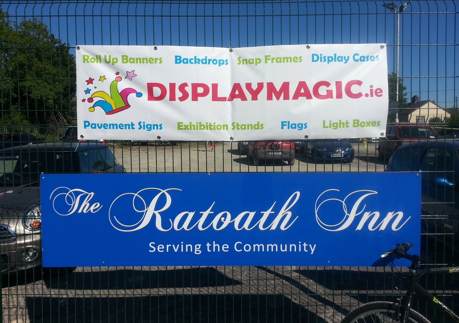 Outdoor banner with eyelets