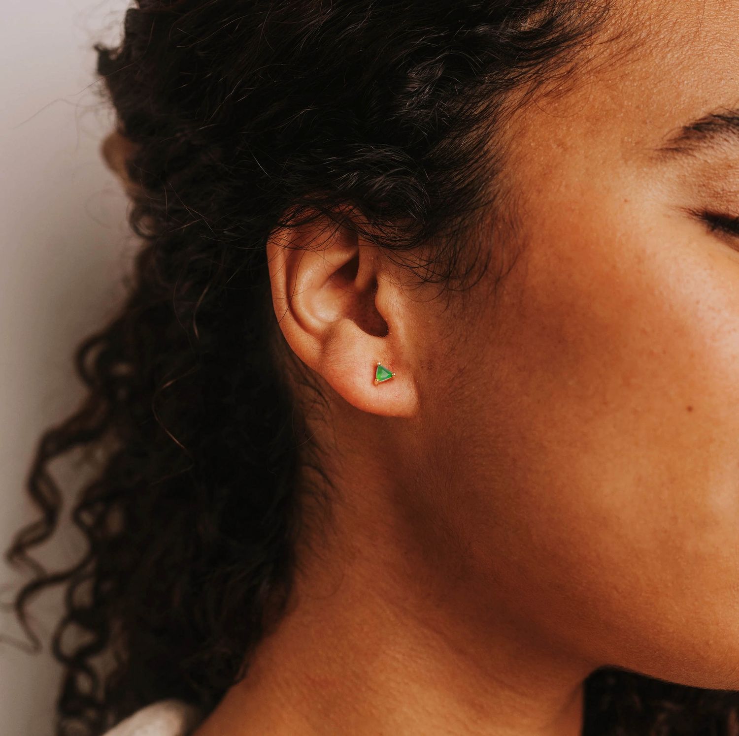 tiny triangle studs | green onyx