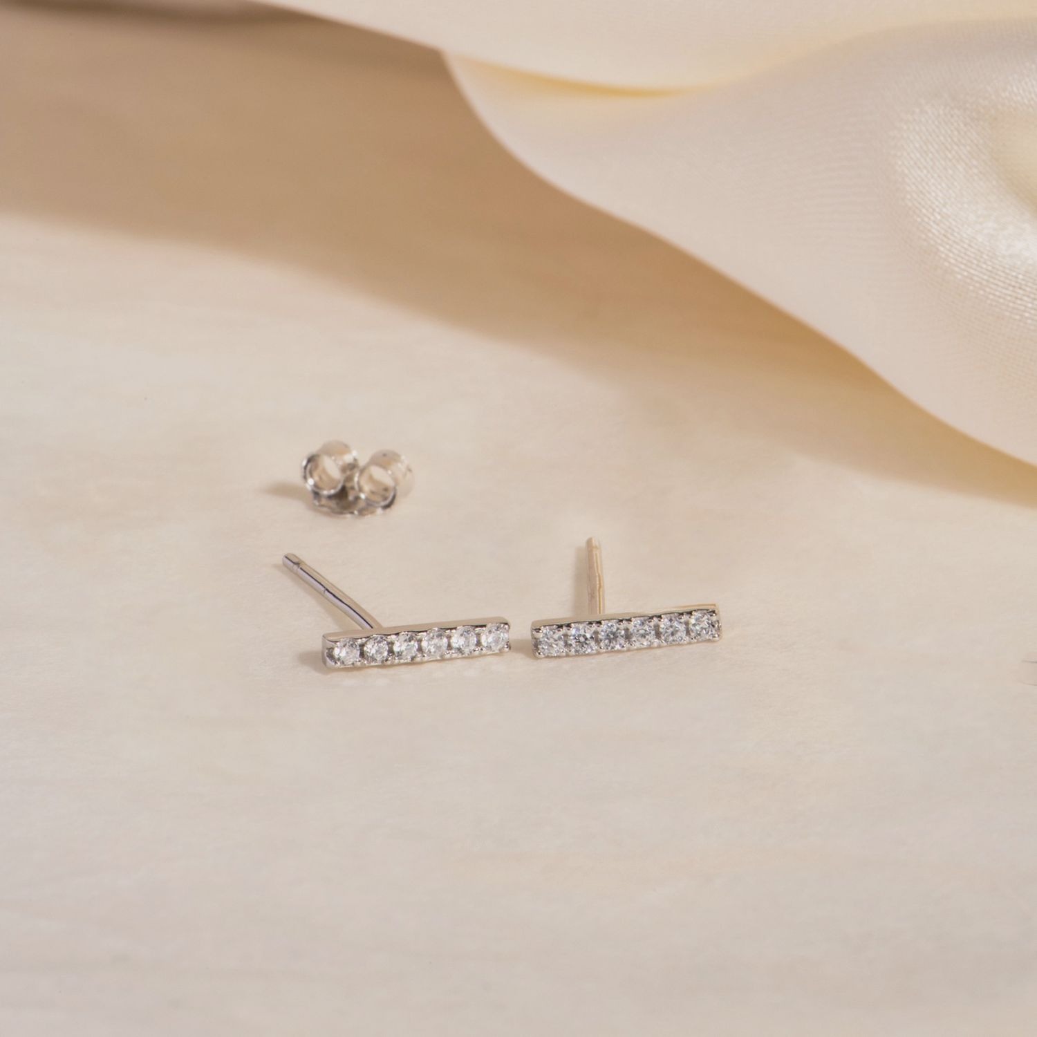 pavé bar studs