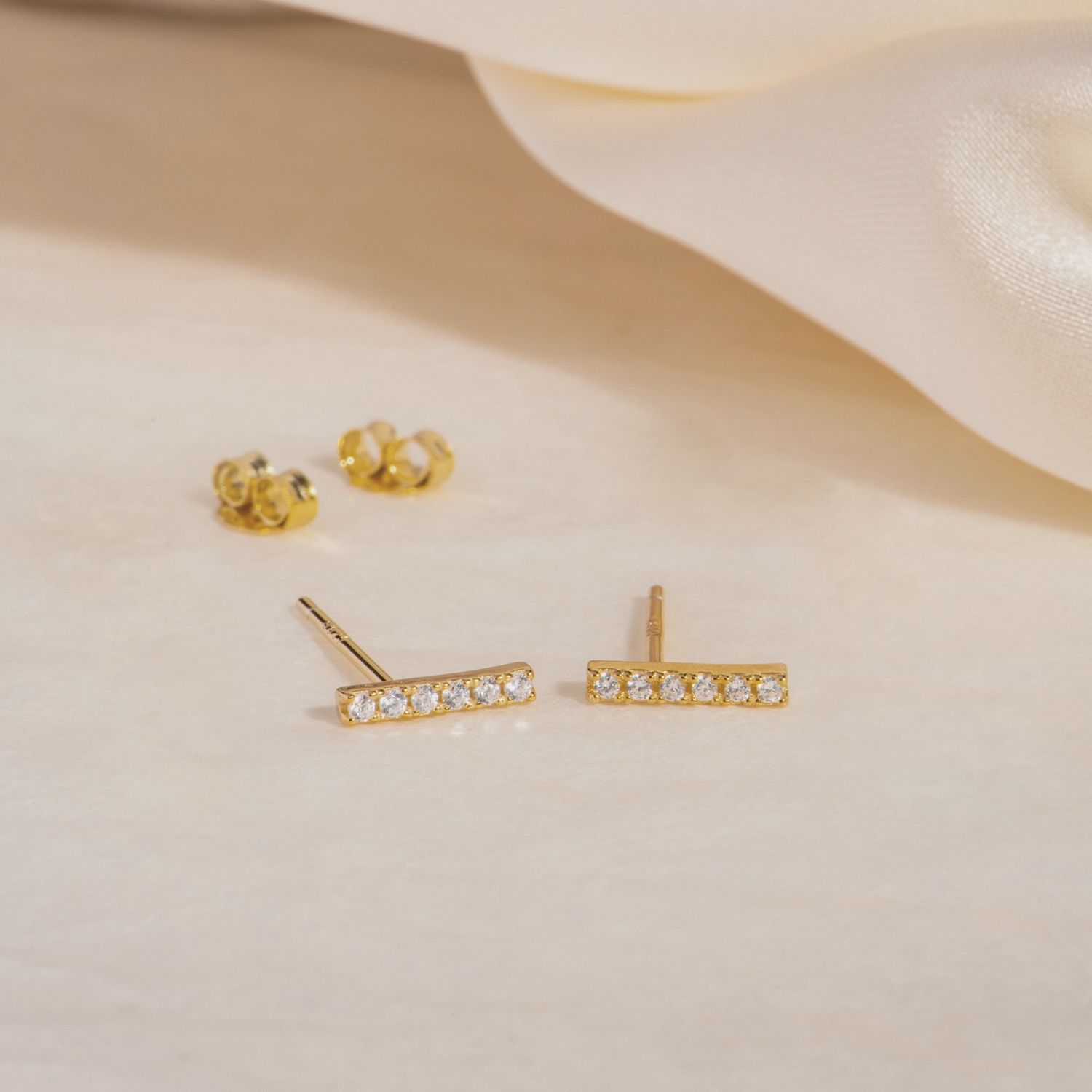pavé bar studs, Material: Gold Vermeil