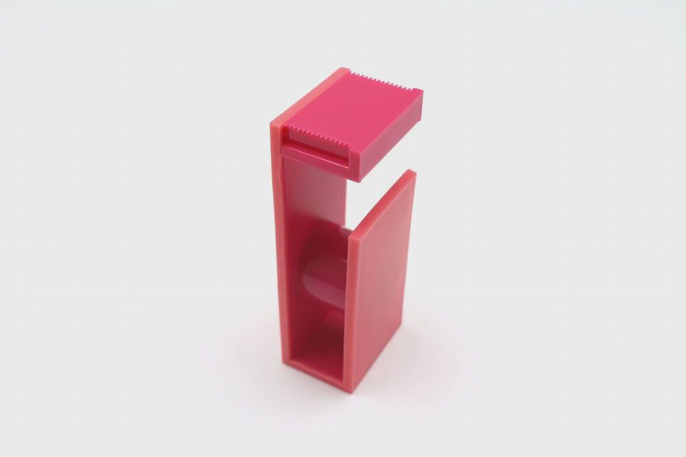 Magnetic tape cutter