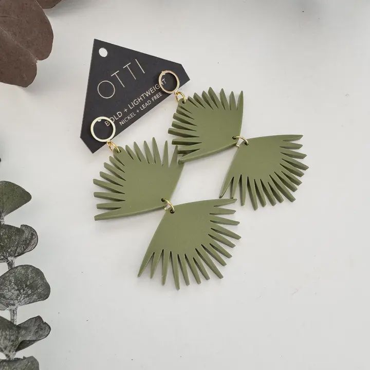 Botanical-Inspired Lightweight Acrylic Earring: Yucca