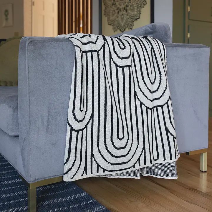 Bend Throw Blanket / Modern Rainbow / Neutral