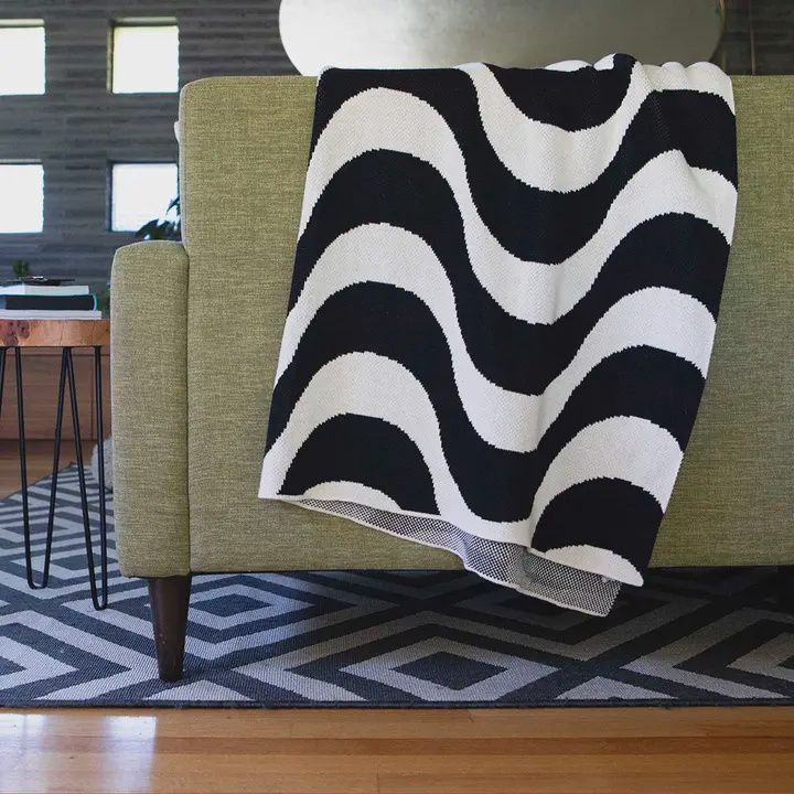 Calcada Throw Blanket / Neutral