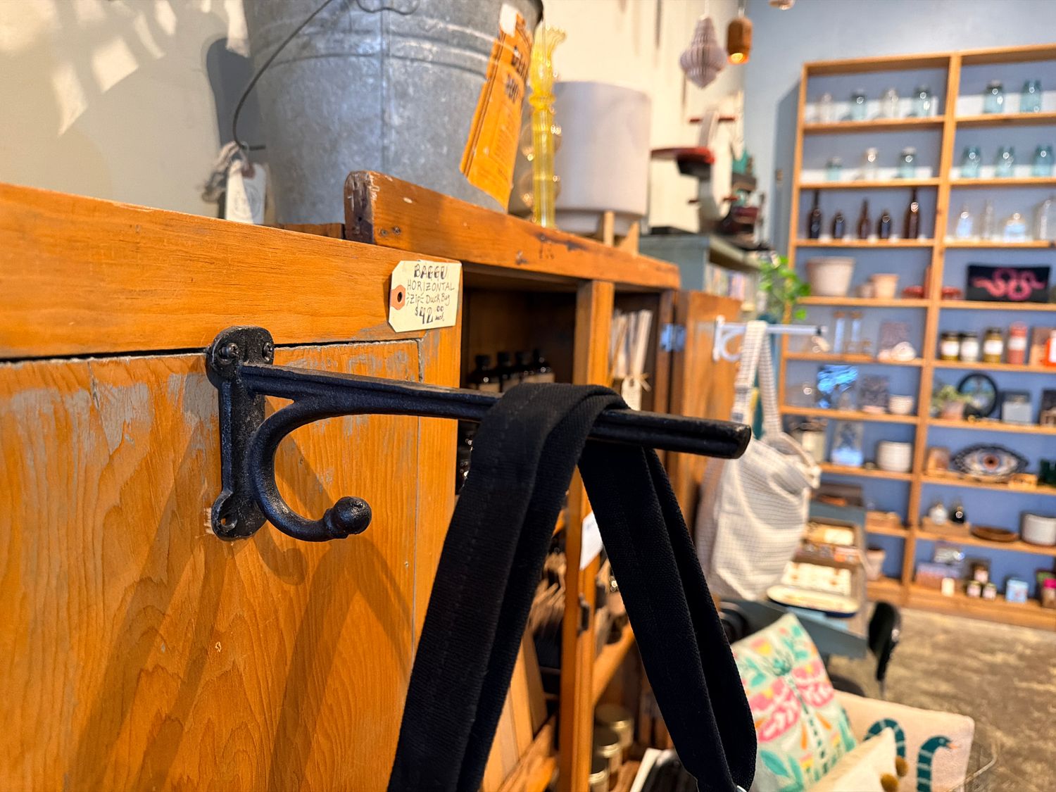 Sullivan Iron Bracket Black